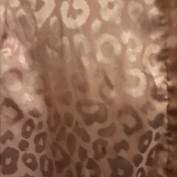 SHEIN Curve Blush Pink Leopard Satin Button-Up Shirt - Size 4XL - Picture 2 of 3